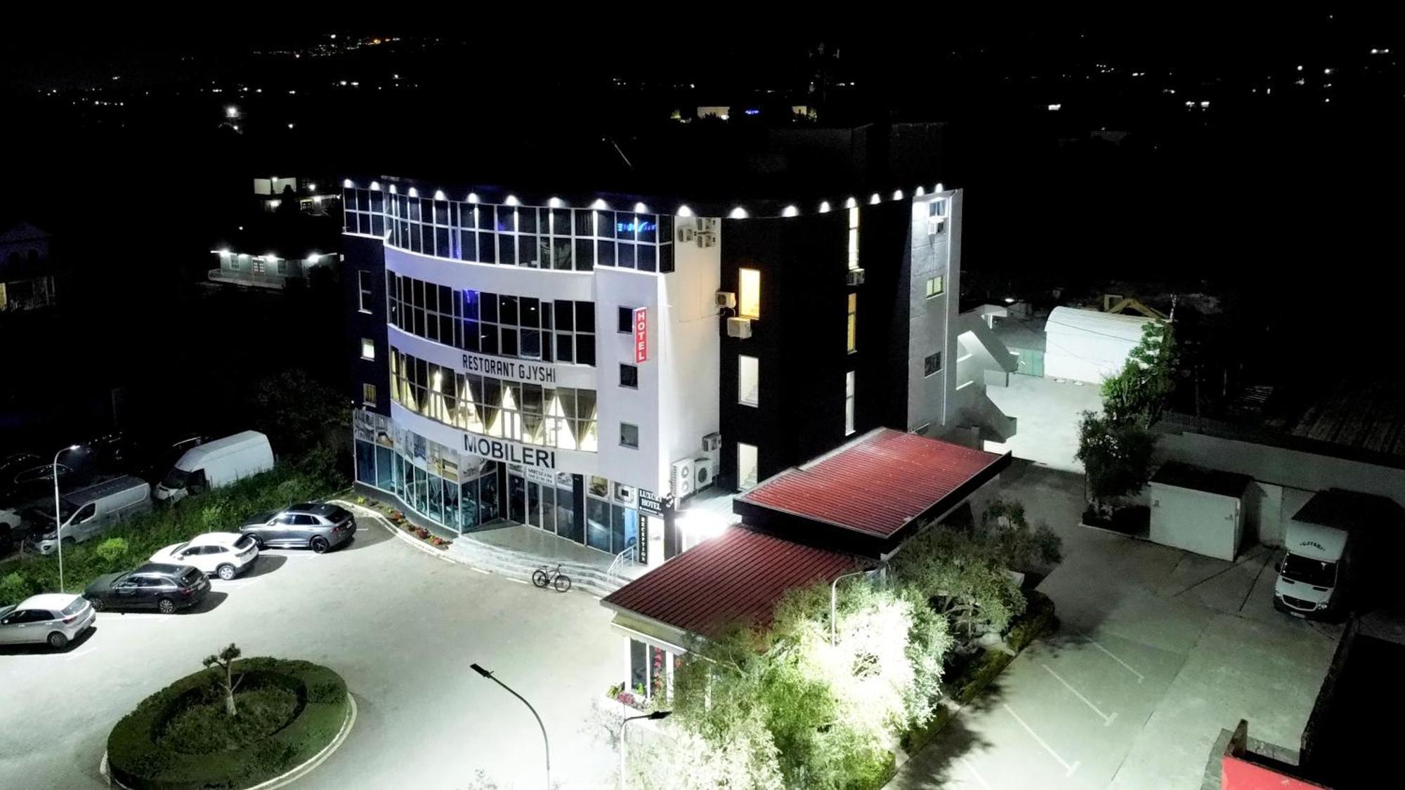 Grand Hotel Gjyshi Qerek ภายนอก รูปภาพ